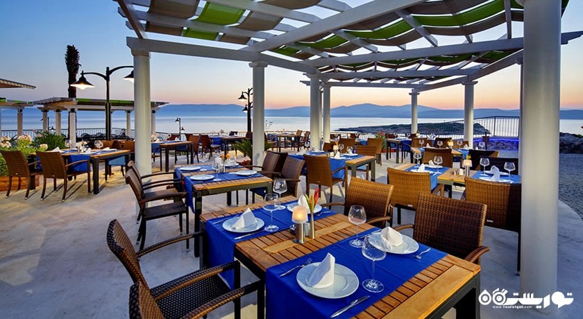 رستوران فضای باز هتل ایفوریا ایژییَن ریزورت اند اسپا